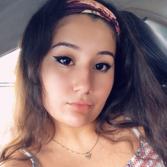 Meet your Posher, Stacey - Picture 4 of 8